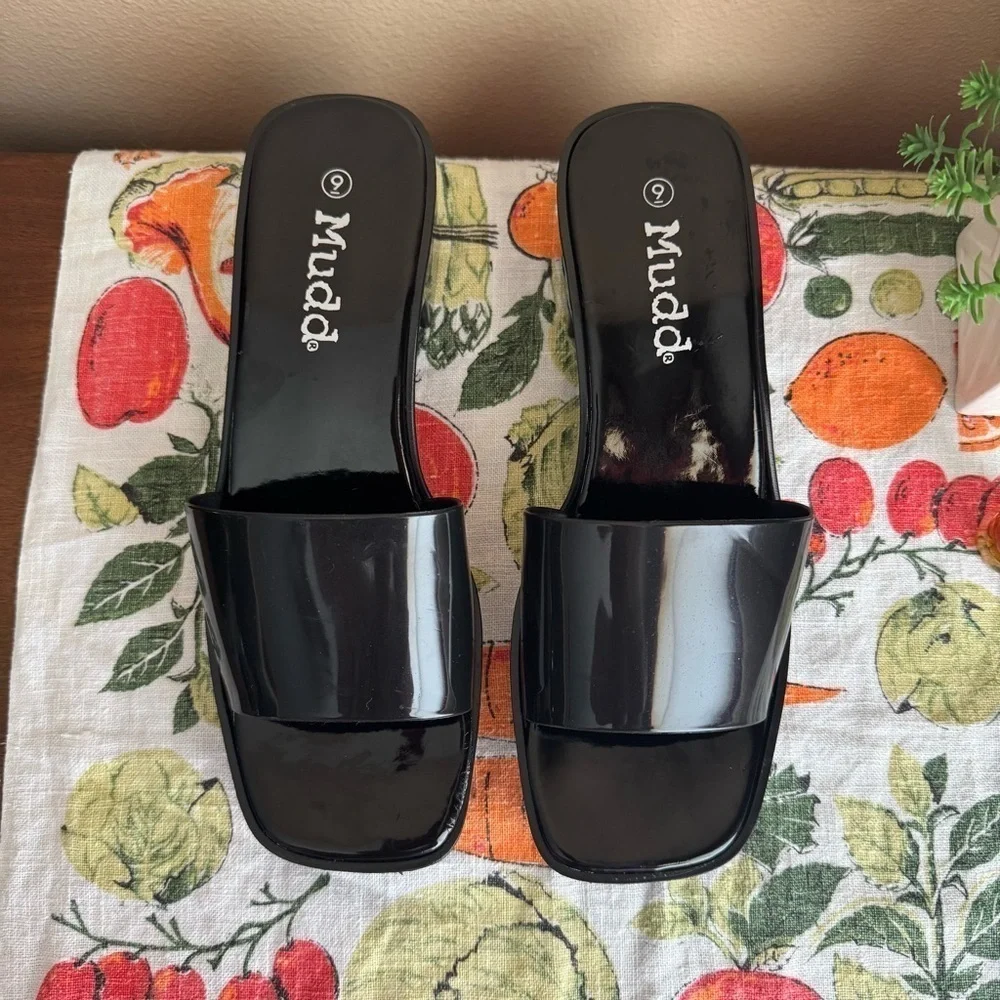 Vintage Mudd patent leather black platform sandals size 9